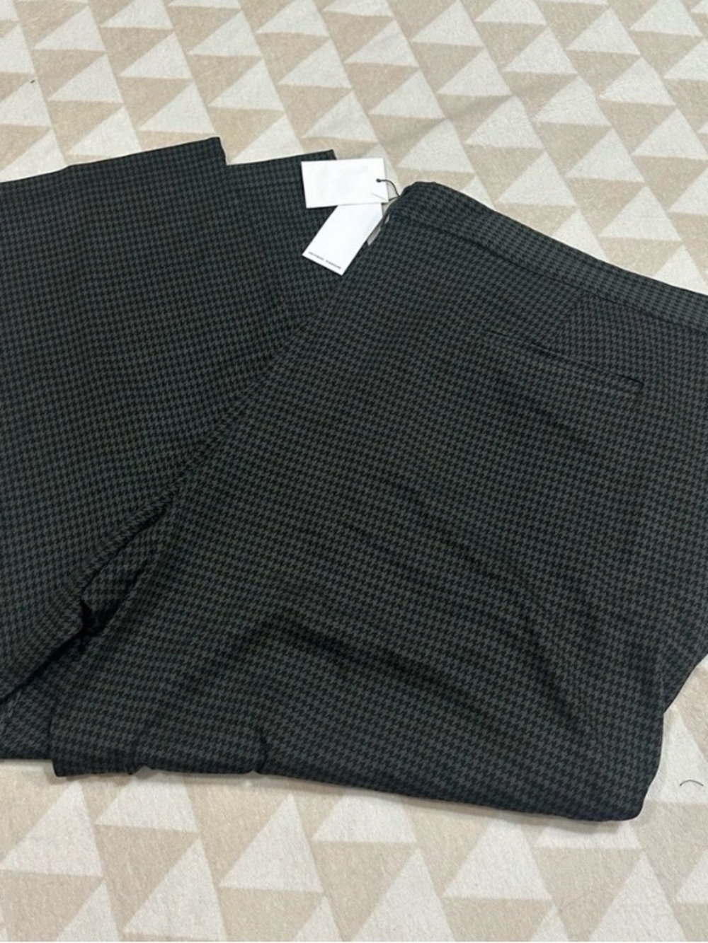 Universal standard Moro Pintuck Pocket Ponte Pants
Forest Houndstooth - Picture 3 of 4
